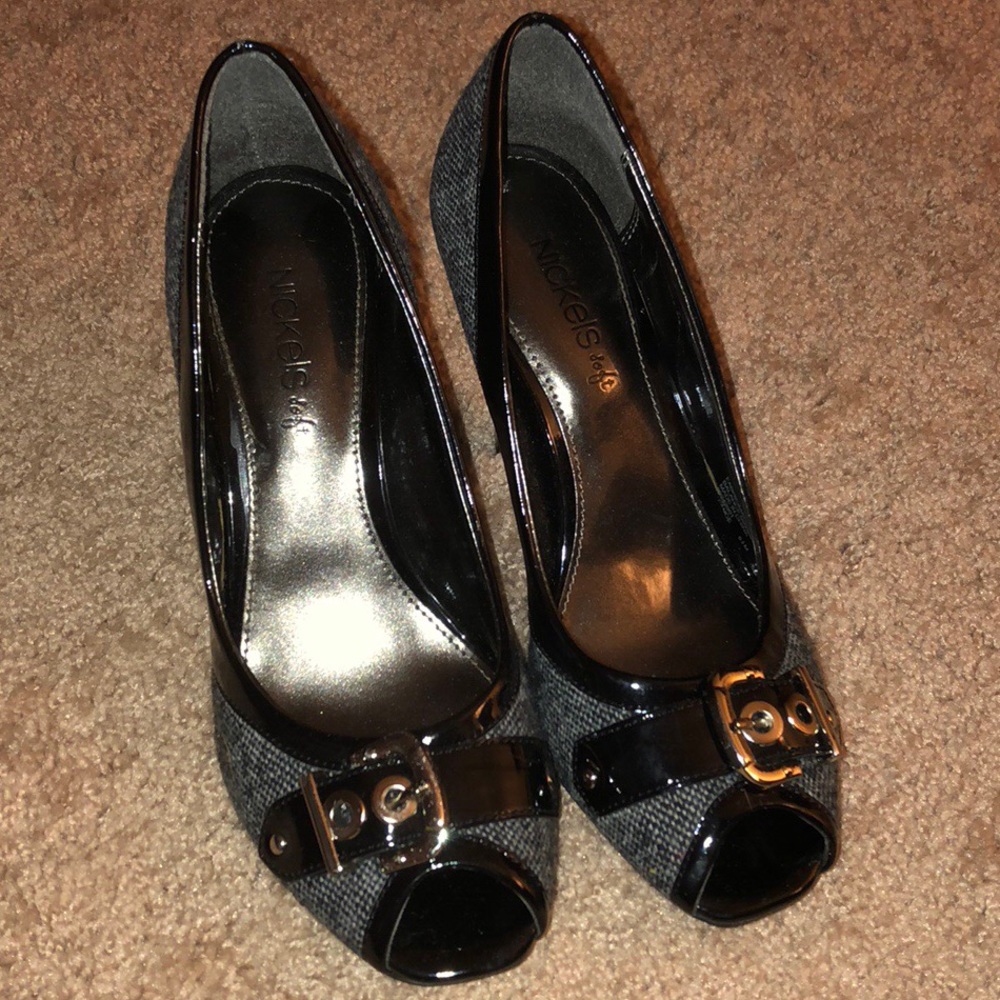 Tweed fabric peep toed heel with buckle on top